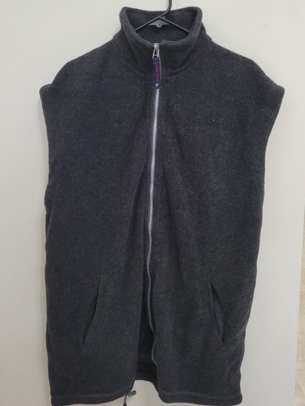 Men XL - Hugo USA zip up vest